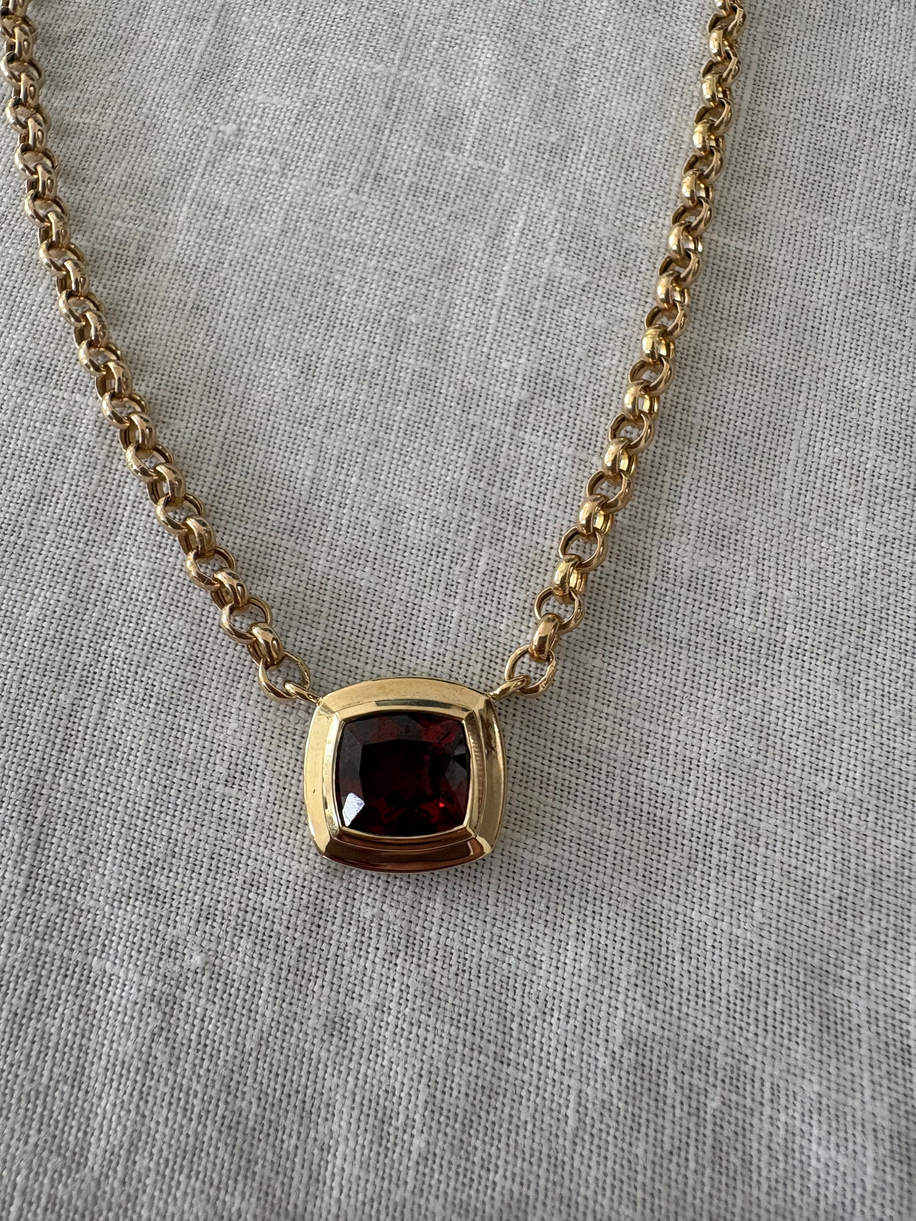 THE AVA NECKLACE