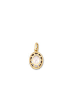 THE OVAL PENDANT